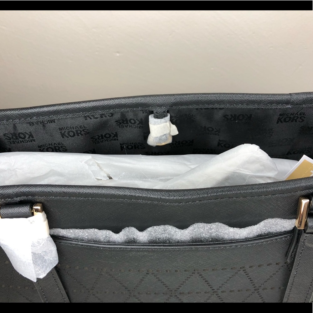 Michael Kors jet set travel MD carry all tote - Picture 3 of 7